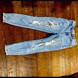 Size 7 Tinseltown Distressed Jeans